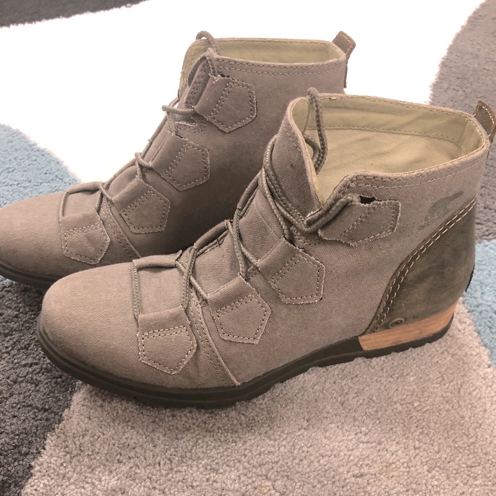 Grey/tan Sorel Boots